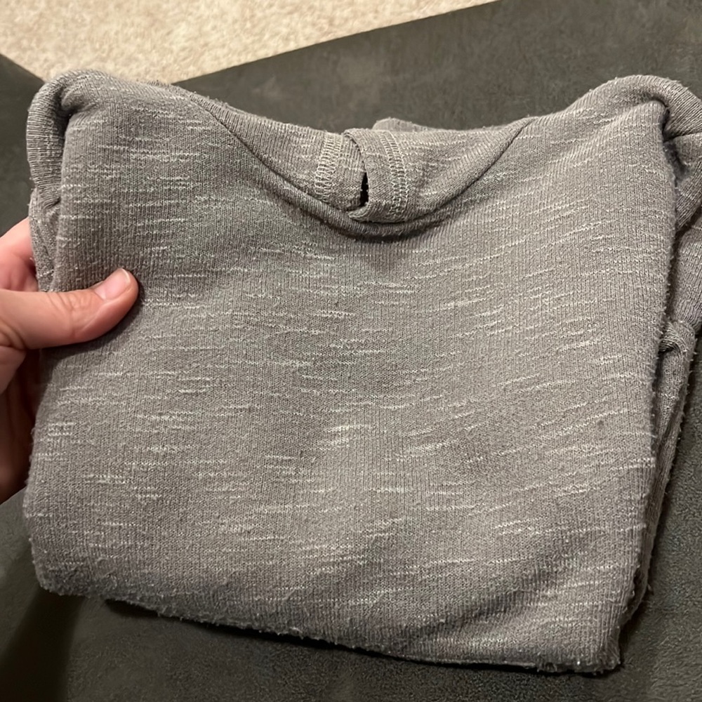 Millieandroo long sleeve pocket hoodie